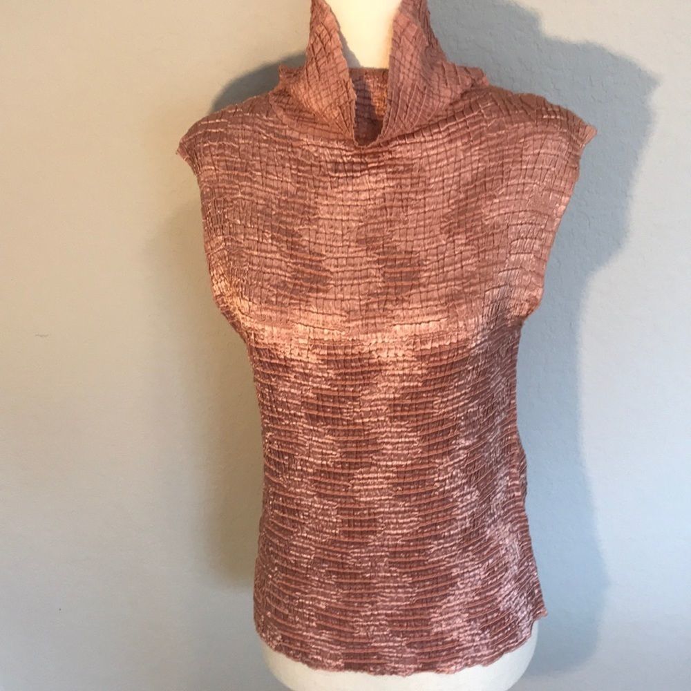 CASUAL CORNER mock neck top-crinkle fabric vintage